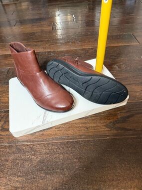 Clarks Hope Track Brown Leather Ankle Boots